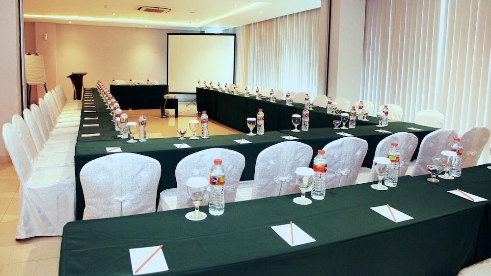 Pasar Baru Square Hotel בנדונג מראה חיצוני תמונה